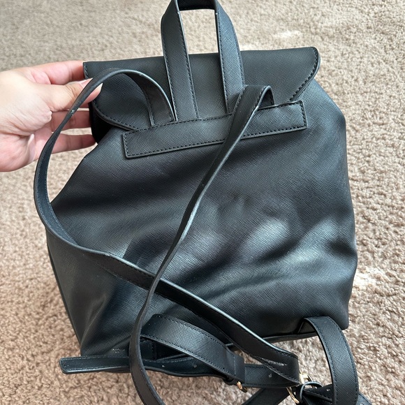 🌺Guess backpack🌺 - Picture 4 of 5